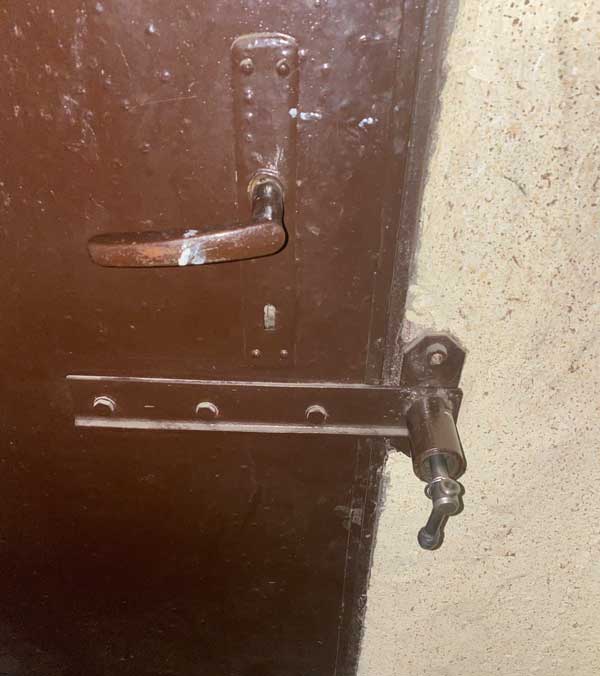 Kelleröffnung und Sicherheitsschloss